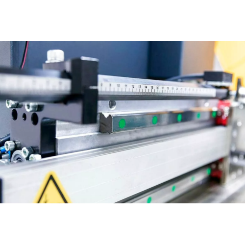 Yilmaz SK 400 — Автоматическая пила для серийной резки под углом 90° с верхней подачей диска