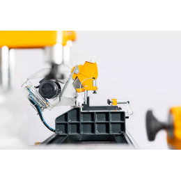 Yilmaz KD 402 S — Двухголовая маятниковая пила для резки пластикового пвх профиля